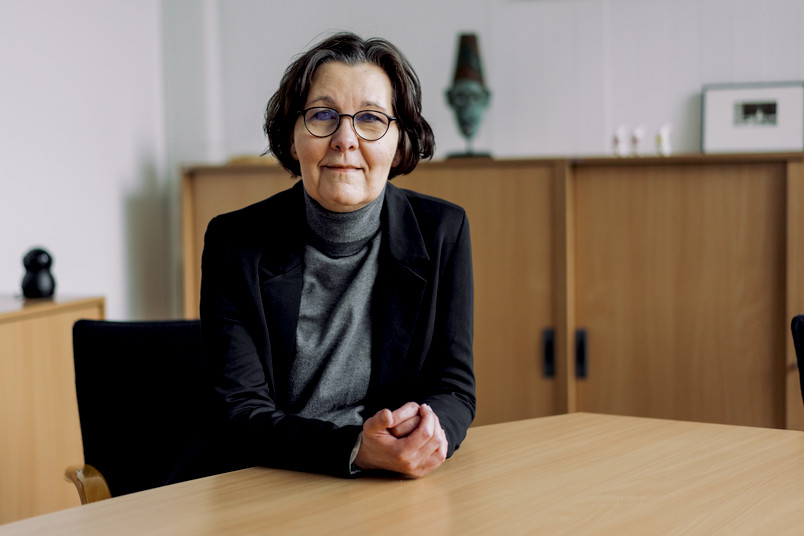 Porträt:  Kristin Platt leitet an der Ruhr-Universität das Institut für Diaspora- und Genozidforschung.