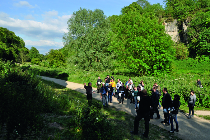 Besuch in den Creswell Crags, wo die jungpaläolithischen Fundstellen samt ihrer Felsbildkunst zusammen mit Dr. Paul Pettit (University of Sheffield) diskutiert werden konnten.