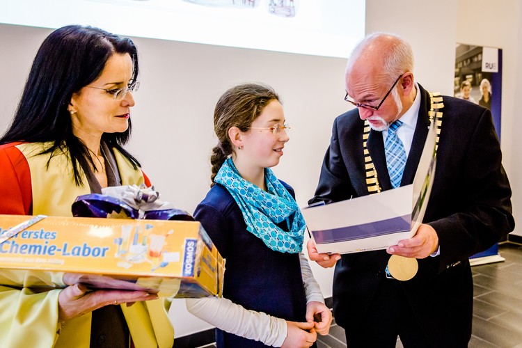 The rector presenting Ina Hayen with her prize whilst Professor Manahan-Vaughan looks on
