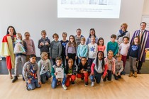 The teacher and children of Weilenbrink Schule, class 4a