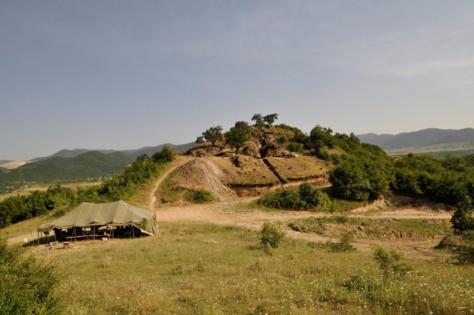 Der Hügel von Sakdriss in welchem der Bergbau stattgefunden hat