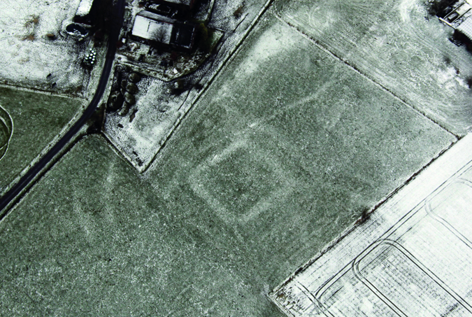 Schermbeck-Damm, double-trenches of a motte-and-bailey castle visible as positive snow marks