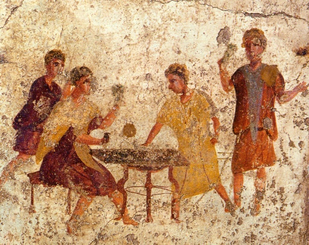 Eine Wandmalerei aus Pompeji zeigt Römer beim Würfelspiel. Bildquelle: https://en.wikipedia.org/wiki/Saturnalia#/media/File:Pompeii_-_Osteria_della_Via_di_Mercurio_-_Dice_Players.jpg