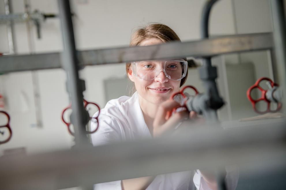 Studentin im Laborator