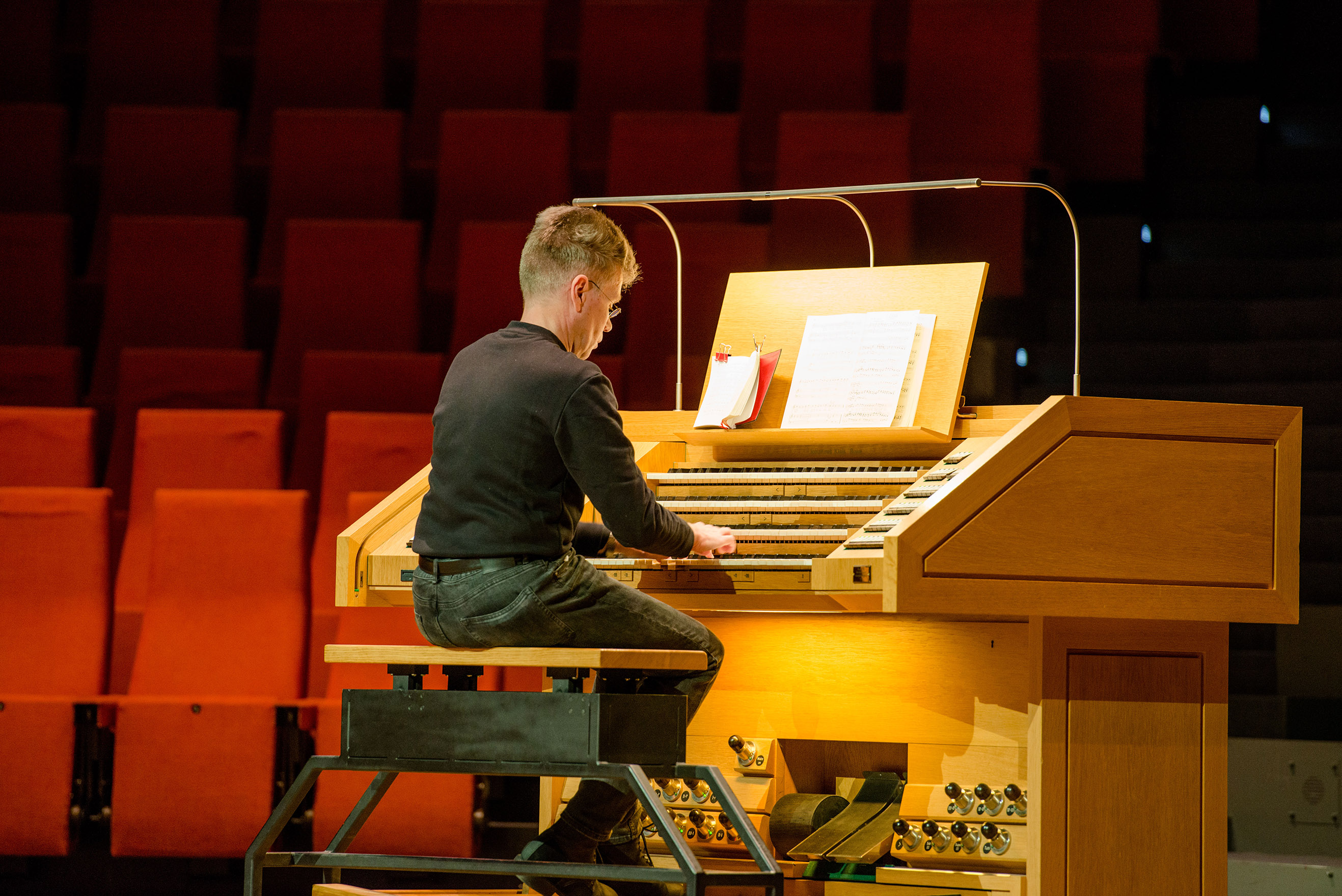 Markus Breker an der Orgel