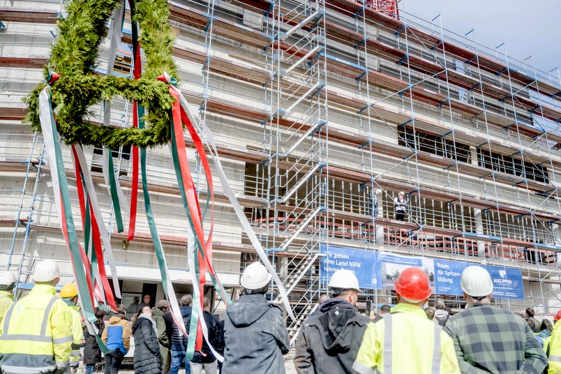 Baustelle: Richtfest Forschungsbau THINK