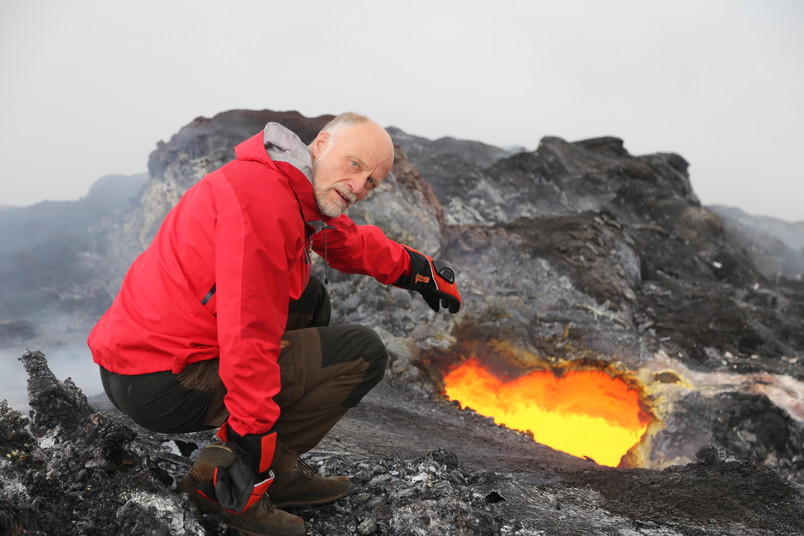 Porträt Andreas Pflitsch, oben auf einem Vulkan