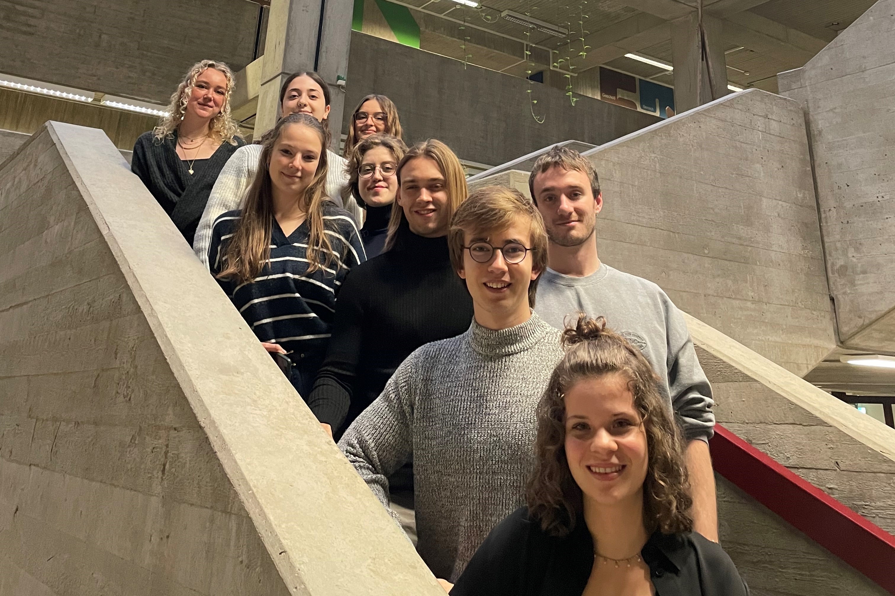 Gruppenbild im Treppenhaus der UB