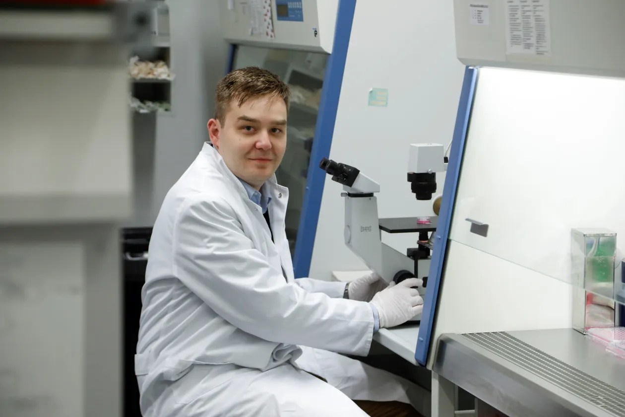 Krebstherapie: Forscher Johannes Karges im Labor