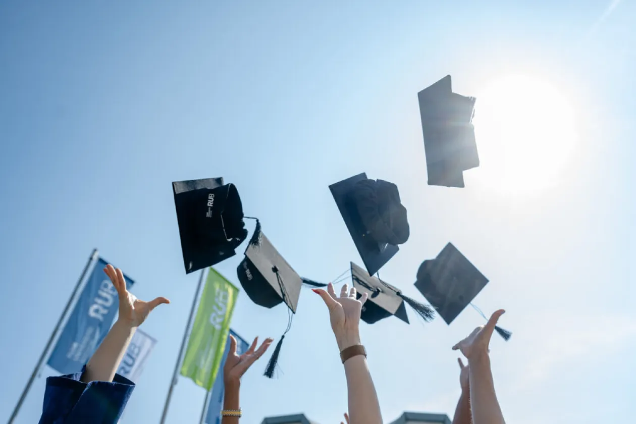 Fliegende Doktorhüte