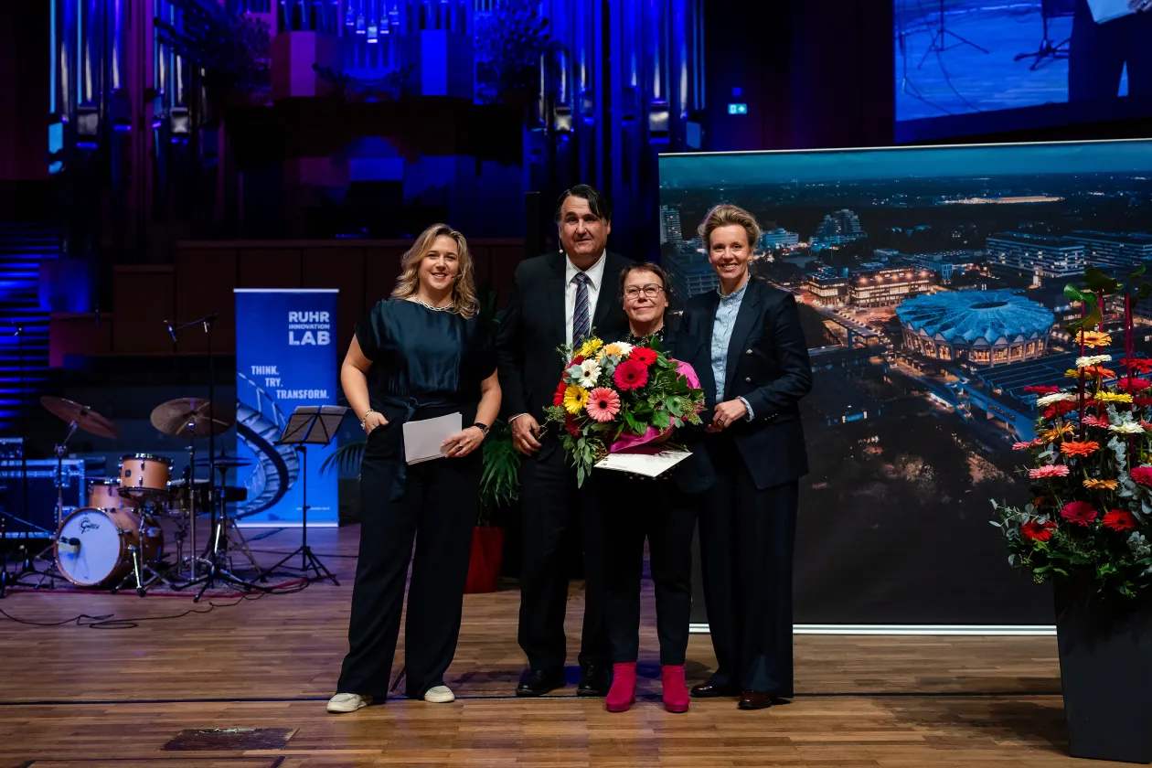 Gruppenbild mit vier Personen