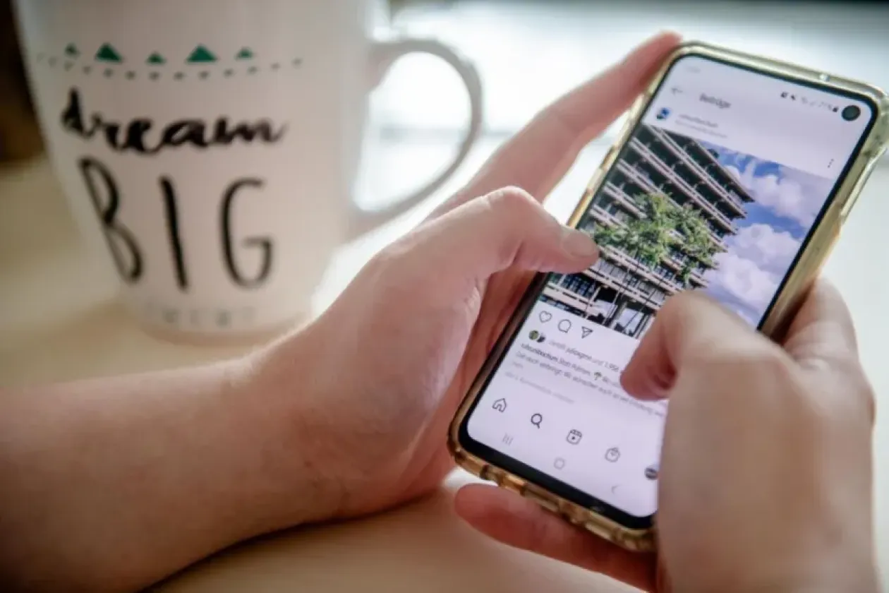 Fast die Hälfte der jungen Deutschen zeigt Suchtsymptome