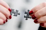 Hände puzzlen