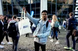 Student mit Stoffbeutel