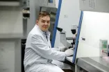 Krebstherapie: Forscher Johannes Karges im Labor