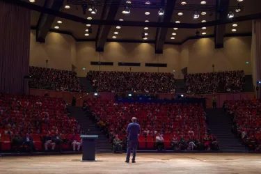 Rektor begrüßt neue Studenten