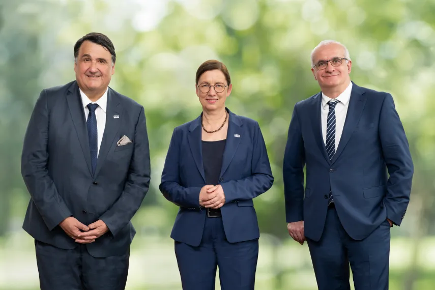 Gruppenbild: zwei Männer, eine Frau