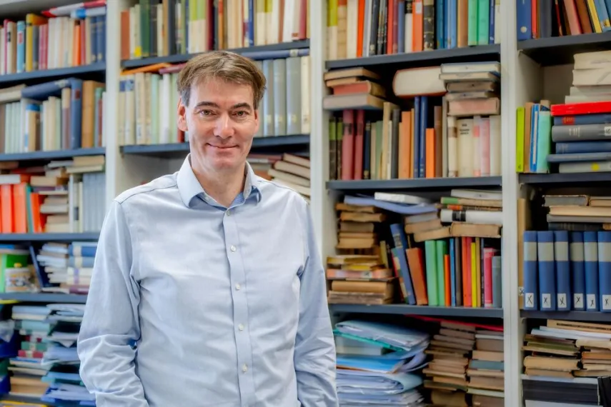 Porträt Prof. Dr. Manuel Baumbach