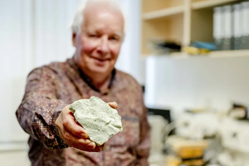 Porträt des Mineralogen Hans-Peter Schertl