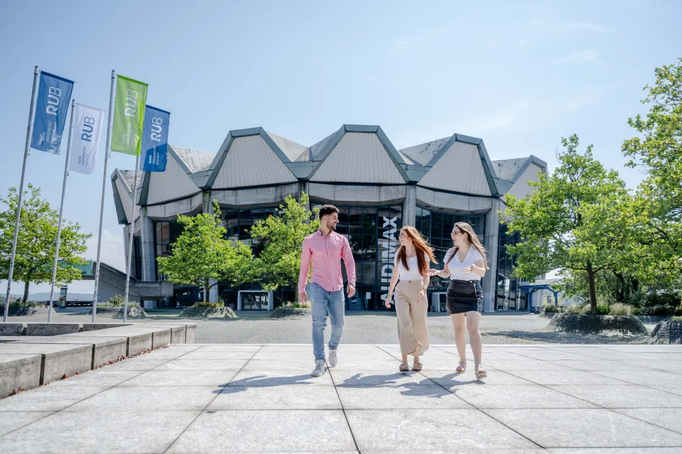 Foto: Menschen an der Ruhr-Universität Bochum.